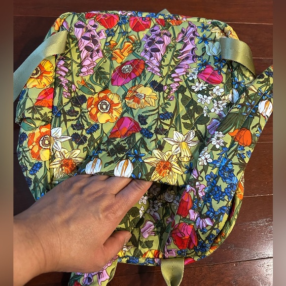 Vera Bradley Small Banbury Backpack Meadow Bouquet in Premium Cotton like new - Picture 13 of 15